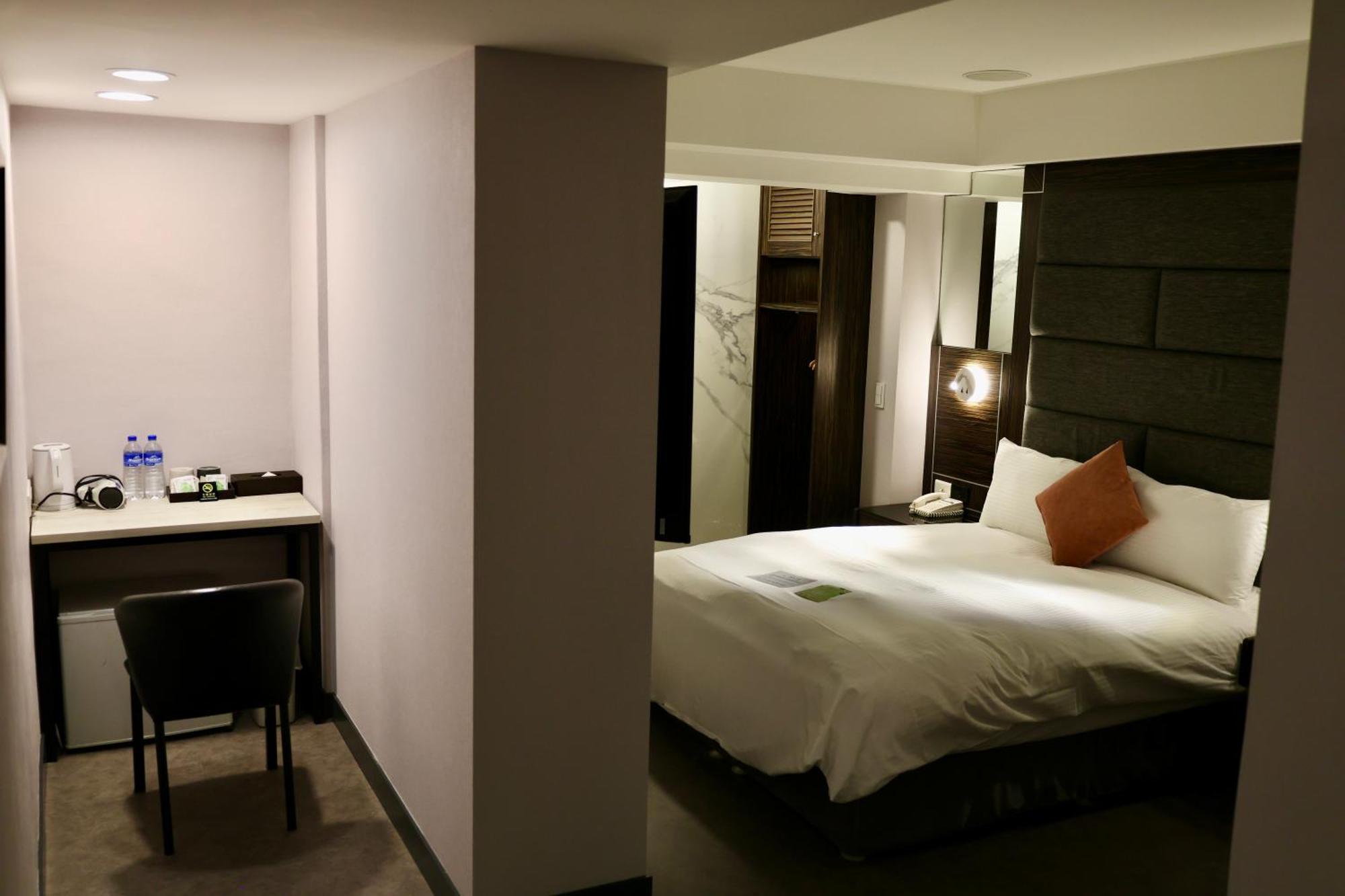 Hub Hotel - Zhongshan Branch Taipei Extérieur photo