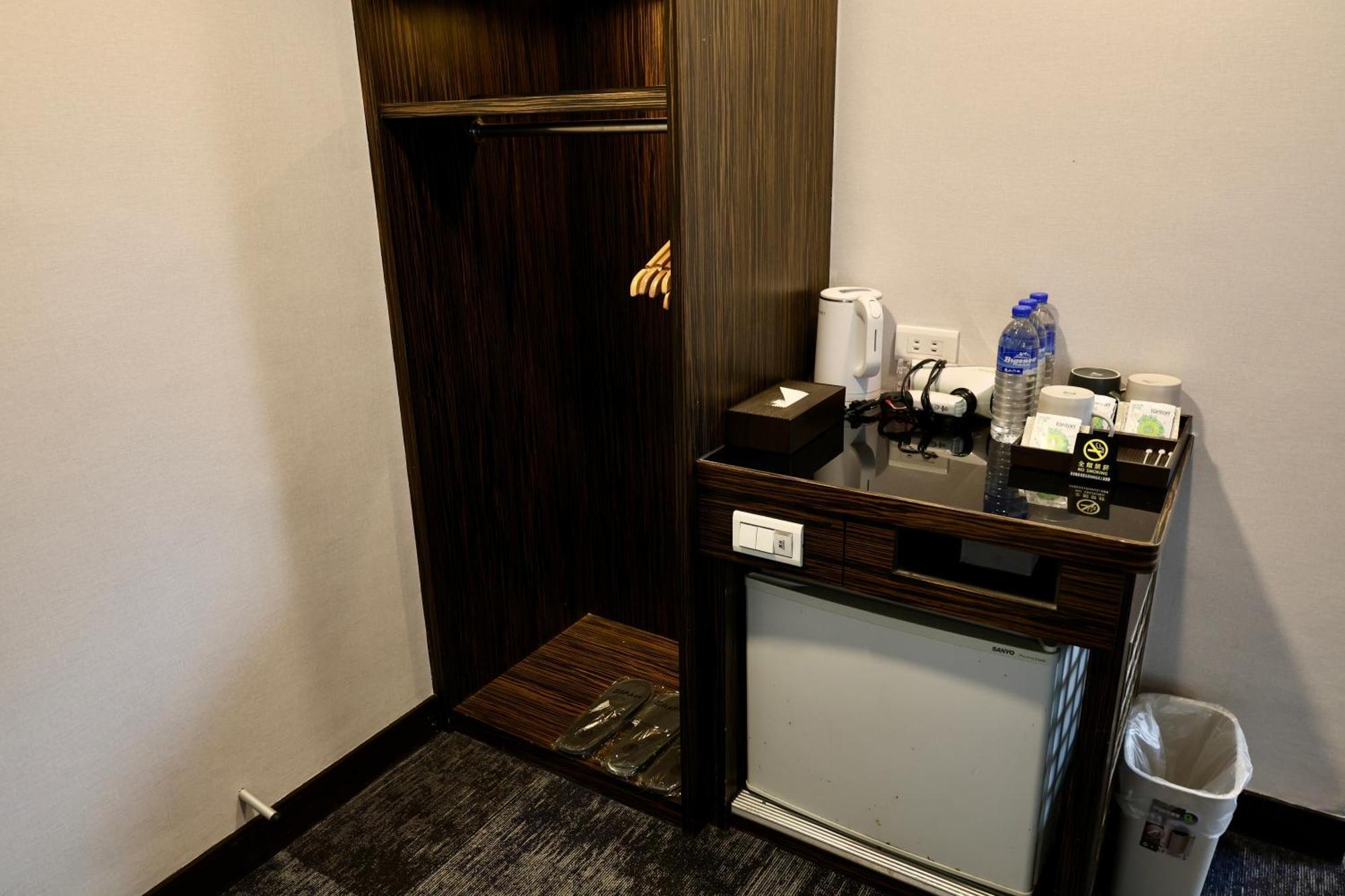 Hub Hotel - Zhongshan Branch Taipei Extérieur photo